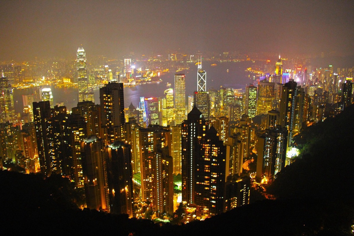 夜間のヴィクトリアピークの風景
