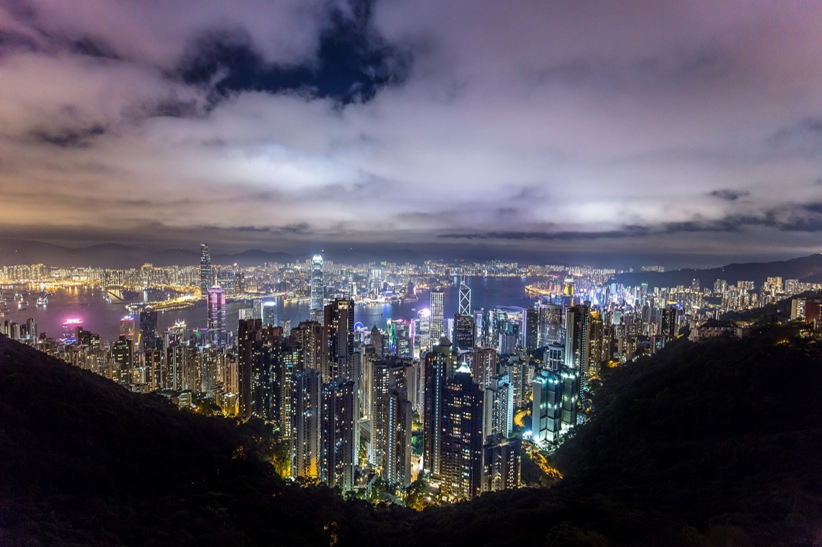 Vue nocturne de la ville de Hong Kong