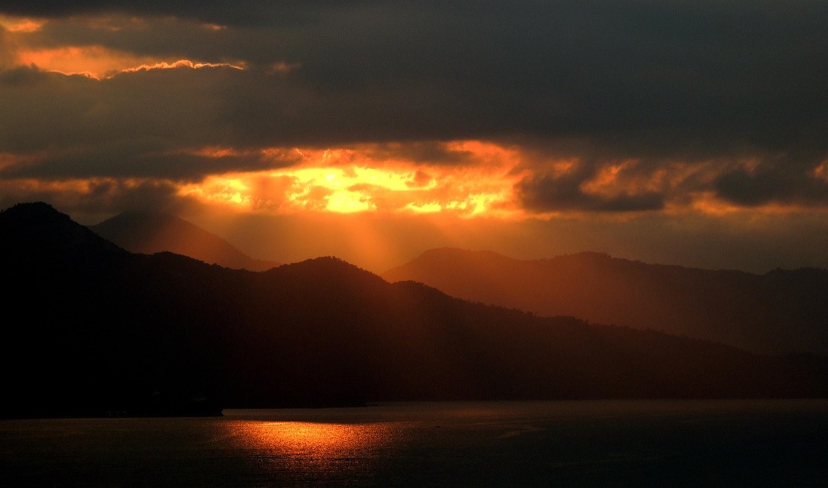 蘭塔烏島 mountains